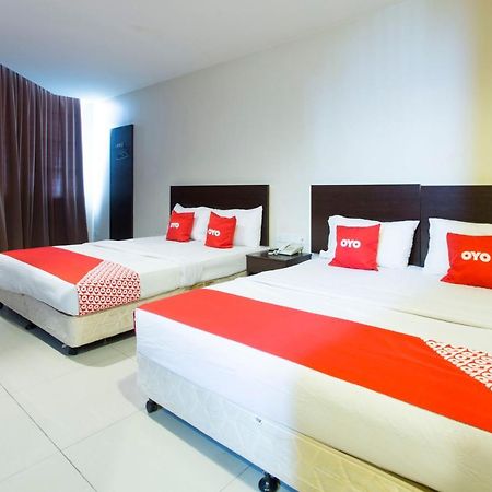 โอโย 89966 กรีนเวิลด์ โฮเต็ล แอท เซริปุตรา Hotel กาจัง ภายนอก รูปภาพ
