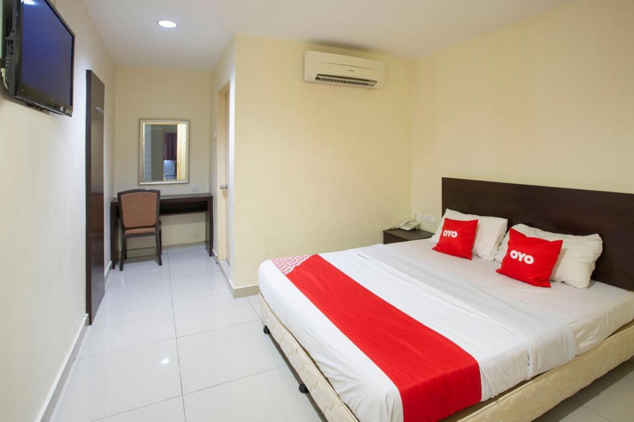 โอโย 89966 กรีนเวิลด์ โฮเต็ล แอท เซริปุตรา Hotel กาจัง ภายนอก รูปภาพ
