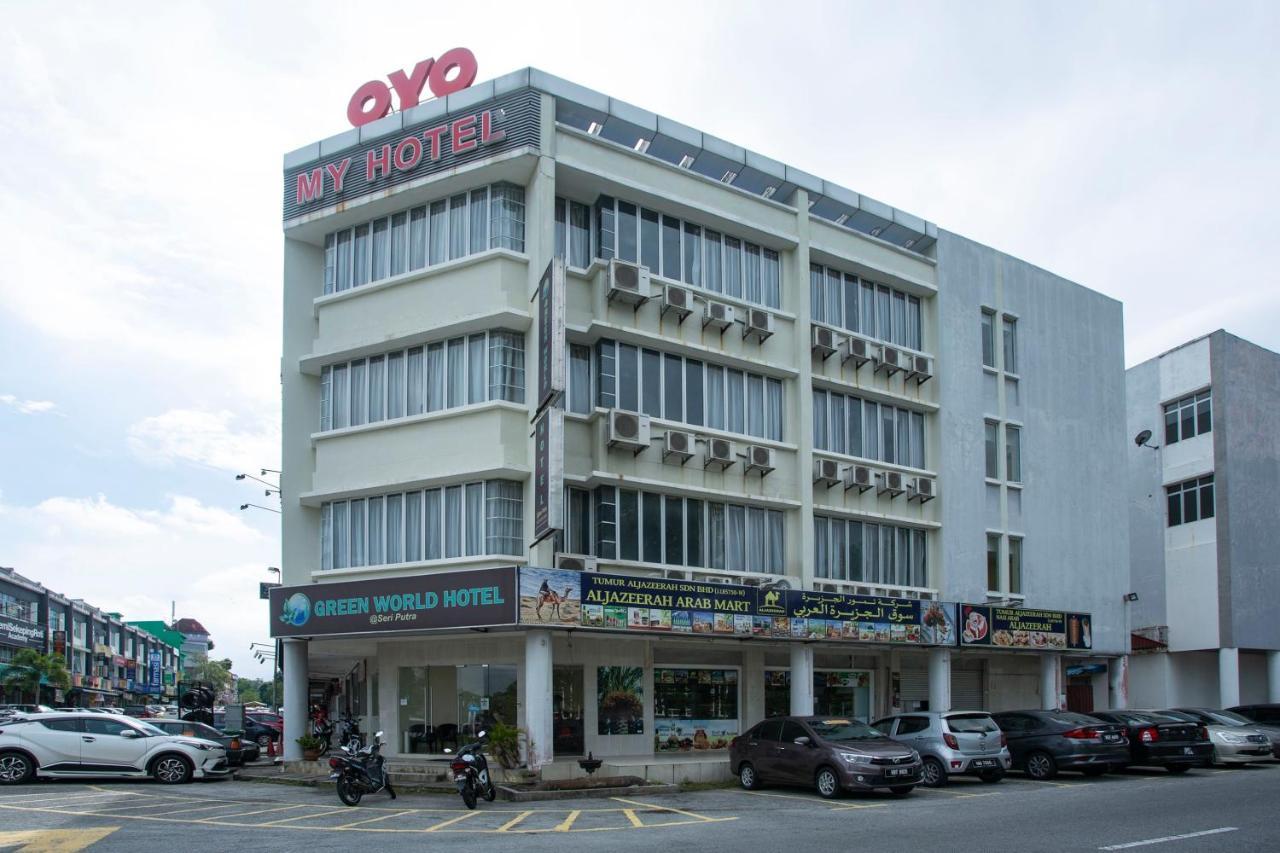 โอโย 89966 กรีนเวิลด์ โฮเต็ล แอท เซริปุตรา Hotel กาจัง ภายนอก รูปภาพ
