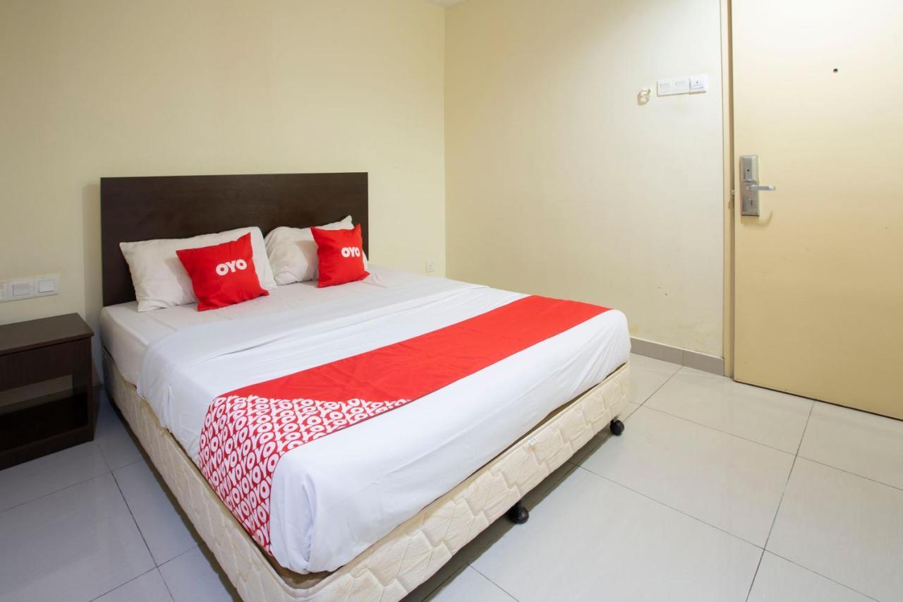 โอโย 89966 กรีนเวิลด์ โฮเต็ล แอท เซริปุตรา Hotel กาจัง ภายนอก รูปภาพ