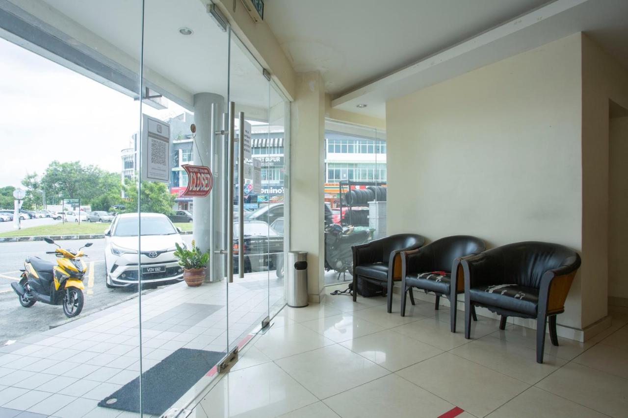 โอโย 89966 กรีนเวิลด์ โฮเต็ล แอท เซริปุตรา Hotel กาจัง ภายนอก รูปภาพ