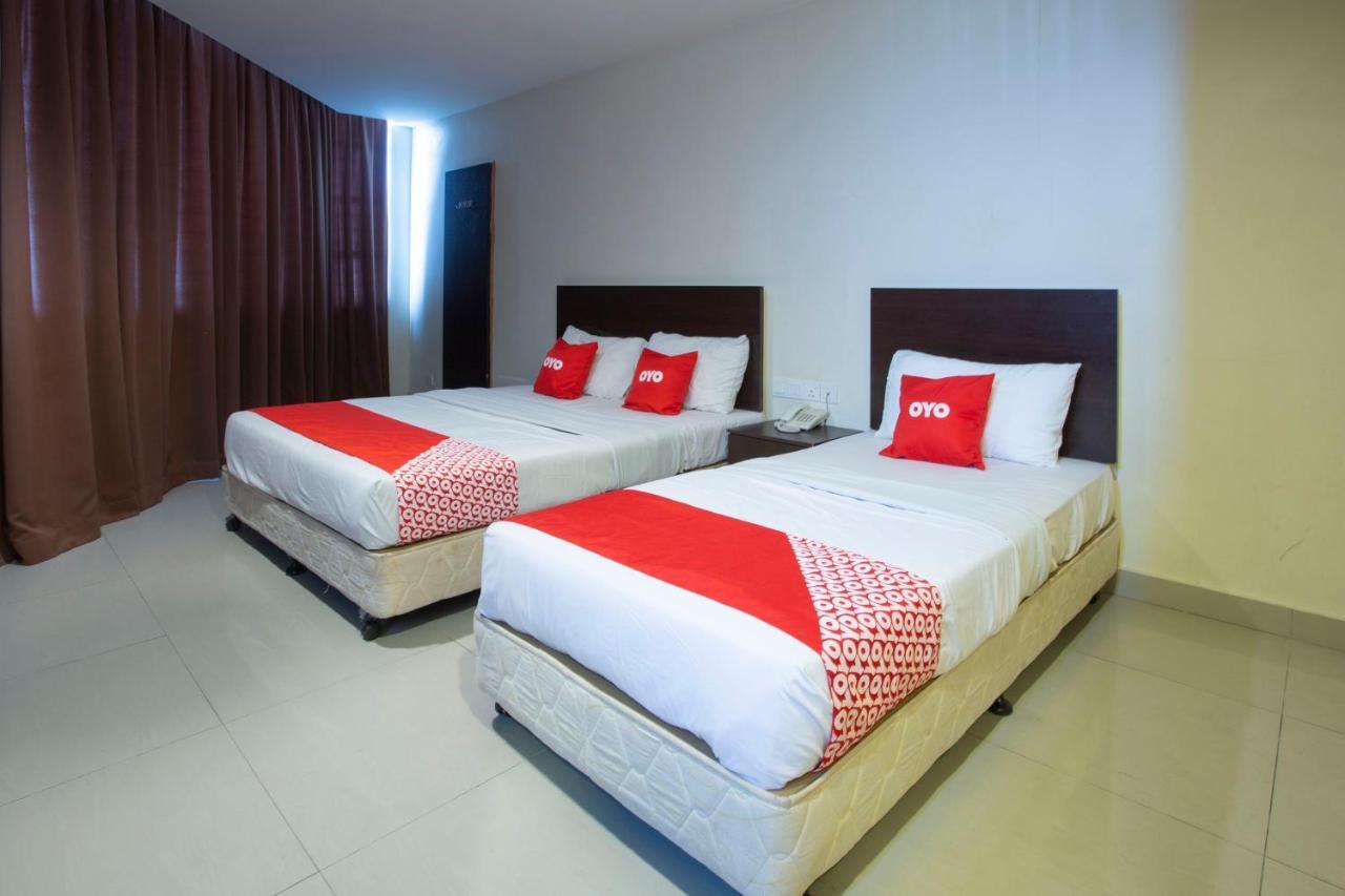 โอโย 89966 กรีนเวิลด์ โฮเต็ล แอท เซริปุตรา Hotel กาจัง ภายนอก รูปภาพ