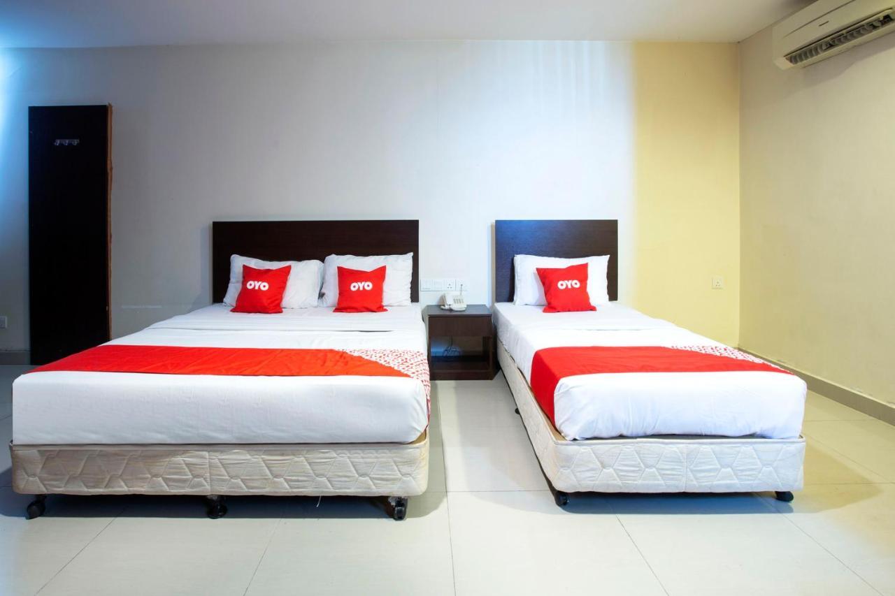 โอโย 89966 กรีนเวิลด์ โฮเต็ล แอท เซริปุตรา Hotel กาจัง ภายนอก รูปภาพ