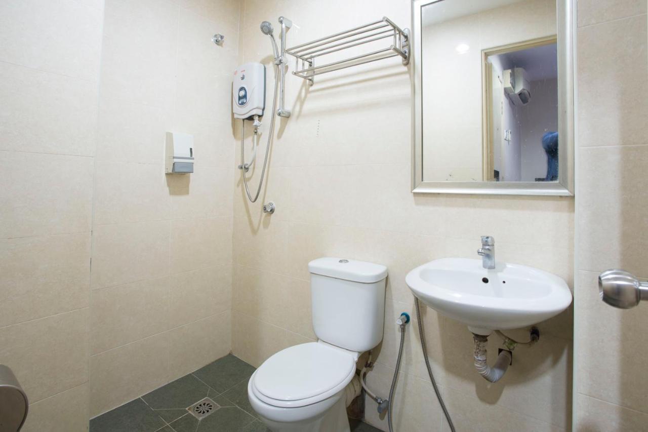 โอโย 89966 กรีนเวิลด์ โฮเต็ล แอท เซริปุตรา Hotel กาจัง ภายนอก รูปภาพ