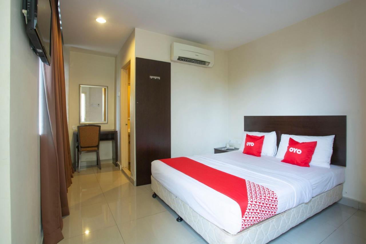 โอโย 89966 กรีนเวิลด์ โฮเต็ล แอท เซริปุตรา Hotel กาจัง ภายนอก รูปภาพ